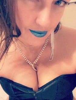 Busty-Girls-26-1