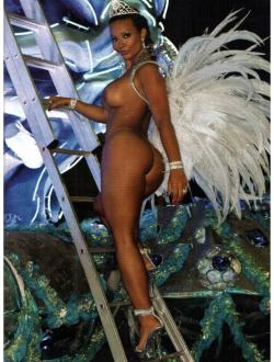 Pb_Brasil_2009-02_Jessica.Maia_Scan_Page_13