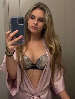 Selfie-Girls-4-1
