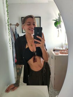 Selfie-Girls-5-1