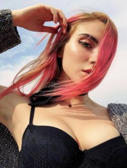 Girls-With-Dyed-Hairs-22