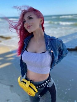 Girls-With-Dyed-Hairs-24
