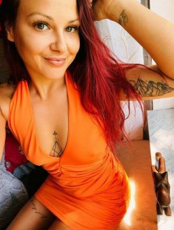 Girls-With-Dyed-Hairs-33