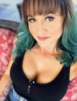 Girls-With-Dyed-Hairs-38