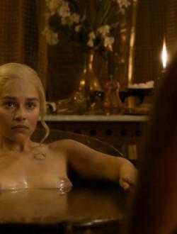 EmiliaClarke-GameOfThrones-s03e08-HD-05