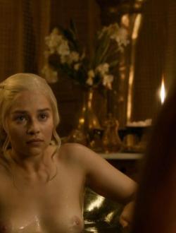 EmiliaClarke-GameOfThrones-s03e08-HD-06