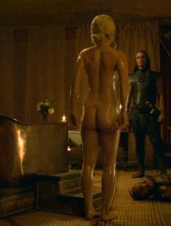 EmiliaClarke-GameOfThrones-s03e08-HD-10