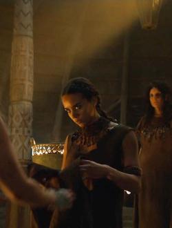 emilia_clarke_8d76a7