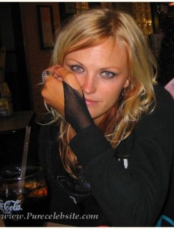 0009-malin-akerman_24