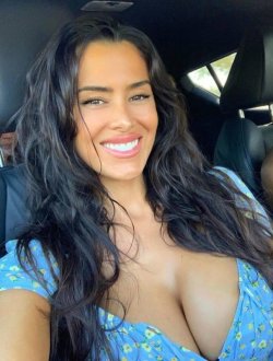 Girls-In-Cars-13