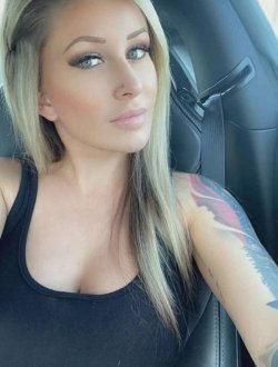 Girls-In-Cars-14
