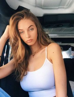 Girls-In-Cars-26